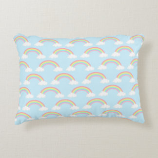 Regenbogen mit Wolken Blau Himmel Dekokissen