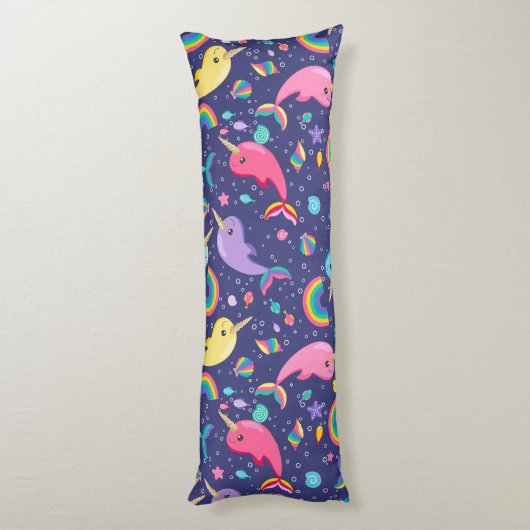 Regenbogen Narwhal unter den Meermädchen Seitenschläferkissen (Rückseite (Vertikal))