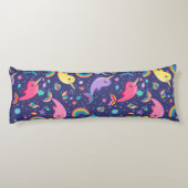 Regenbogen Narwhal unter den Meermädchen Seitenschläferkissen (Rückseite)