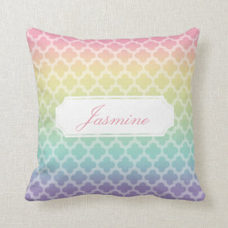 Regenbogen Quatrefoil personalisiertes Kissen