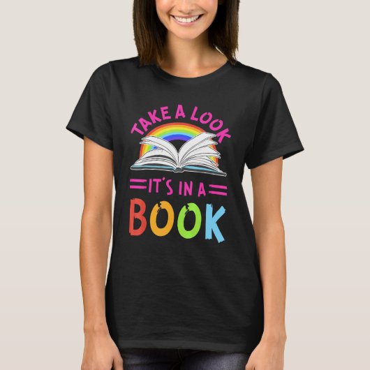 Regenbogen schauen, es ist in einem Buchlesen T-Shirt (Vorderseite)