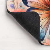 Regenbogen-Schmetterling in einem Blumengarten Mousepad (Ecke)