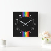 Regenbogen-Streifen auf schwarzer Unterstützung Quadratische Wanduhr (Zuhause)