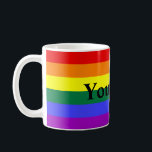 Regenbogen-Streifen mit kundenspezifischem Text Kaffeetasse<br><div class="desc">Diese vielseitige und verzierte Tasse wird in einem Regenbogenmuster verziert und ist für jederzeit vom Jahr perfekt. Wenn Sie Stolzmonat feiern, sind Liebefarbe oder gerade in Regenbogen und diesem Topf nach Gold suchend, wurde diese Tasse für Sie hergestellt. Der Text kann zu Ihrer persönlichen Art leicht geändert werden. Fühlen Sie...</div>
