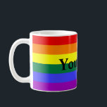 Regenbogen-Streifen mit kundenspezifischem Text Kaffeetasse<br><div class="desc">Diese vielseitige und verzierte Tasse wird in einem Regenbogenmuster verziert und ist für jederzeit vom Jahr perfekt. Wenn Sie Stolzmonat feiern, sind Liebefarbe oder gerade in Regenbogen und diesem Topf nach Gold suchend, wurde diese Tasse für Sie hergestellt. Der Text kann zu Ihrer persönlichen Art leicht geändert werden. Fühlen Sie...</div>