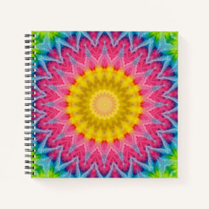 Regenbogen-Tie-Dye-Mandala mit lebendiger Symmetri Notizblock