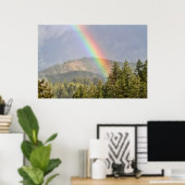 Regenbogen über den Bergen Poster (Heimbüro)