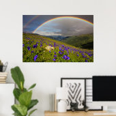 Regenbogen über einer blühenden Wiese Poster (Heimbüro)