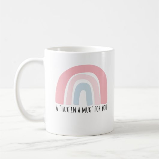 Regenbogen "Umarmen in einer Tasse" Tasse (Links)