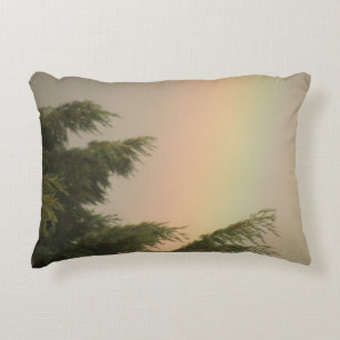 Regenbogen und Baumkiefer Zierkissen