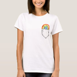 Regenbogen und Herzen in gedruckter Tasche T-Shirt