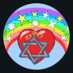 Regenbogen und jüdische Stars Runder Aufkleber<br><div class="desc">Rainbow Farben und jüdische Stars umgeben unser liebendes Herz in der Schönheit der Religion.</div>