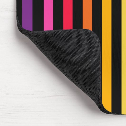 Regenbogen und schwarze Streifen Mousepad (Ecke)