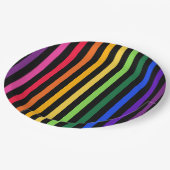 Regenbogen und schwarze Streifen Pappteller (Schrägansicht)