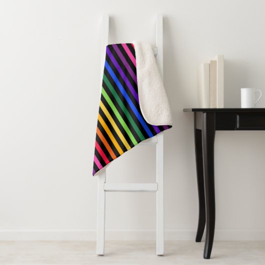 Regenbogen und schwarze Streifen Sherpadecke (Beispiel)