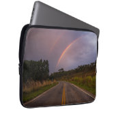 Regenbogen und Straße Laptopschutzhülle (Vorne Rechts)