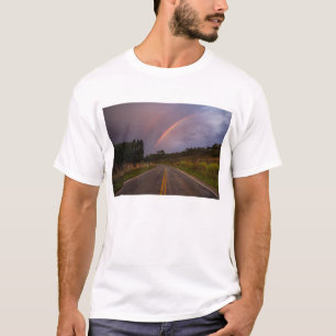 Regenbogen und Straße T-Shirt
