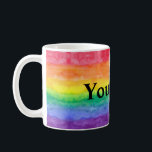 Regenbogen-Wäsche mit kundenspezifischem Text Kaffeetasse<br><div class="desc">Diese vielseitige und verzierte Tasse wird in einem Regenbogen Watercolor-Wäschemuster verziert und ist für jederzeit vom Jahr perfekt. Wenn Sie Stolzmonat feiern, sind Liebefarbe oder gerade in Regenbogen und diesem Topf nach Gold suchend, wurde diese Tasse für Sie hergestellt. Der Text kann zu Ihrer persönlichen Art leicht geändert werden. Fühlen...</div>