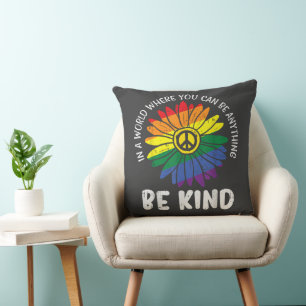 Regenbogen Welt sei freundlich Kissen