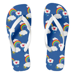 Regenbogen, Wolken, Regen und Sonnenflecken Badesandalen
