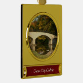 Regenbogenbrücke im Herbst an der Grove City Uni Banner-Ornament Gold (Rechts)