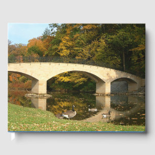 Regenbogenbrücke im Herbst an der Grove City Uni Gästebuch