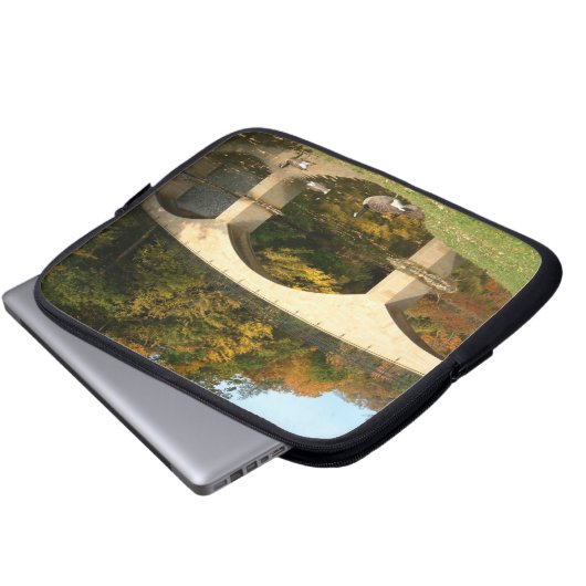Regenbogenbrücke im Herbst an der Grove City Uni Laptopschutzhülle (Vorne Knopf)