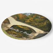 Regenbogenbrücke im Herbst an der Grove City Uni Pappteller (Schrägansicht)