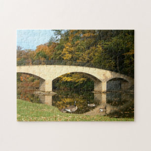 Regenbogenbrücke im Herbst an der Grove City Uni Puzzle
