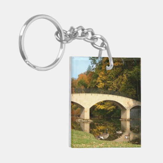 Regenbogenbrücke im Herbst an der Grove City Uni Schlüsselanhänger (Vorderseite links)