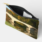 Regenbogenbrücke im Herbst an der Grove City Uni Zubehörtasche (Offen)