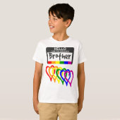 Regenbogenfahne Hearts Groom Brother Name Abzeiche T-Shirt (Vorne ganz)