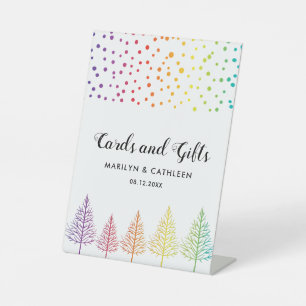Regenbogenfarben und Konfetti LGBT Hochzeit Pe Sockelschild
