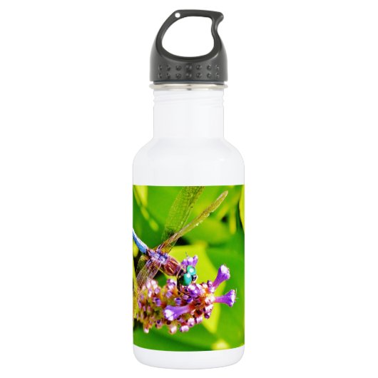 Regenbogenfarbene Libelle auf einer lila rosa Blum Edelstahlflasche (Vorderseite)