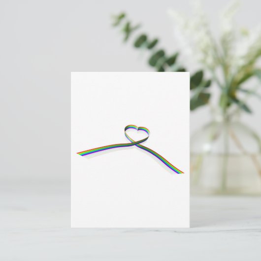 Regenbogenfarbenes Herzband Postkarte (Stehend Vorderseite)