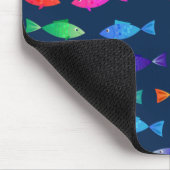 Regenbogenfische im Ozean niedliche bunte Muster Mousepad (Ecke)