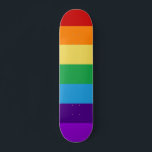 Regenbogenflagge Skateboard<br><div class="desc">Die hellen Farben des Regenbogens,  um Ihren Stolz zu feiern,  oder einfach nur Ihr Glück!</div>
