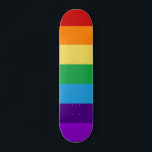 Regenbogenflagge Skateboard<br><div class="desc">Die hellen Farben des Regenbogens, um Ihren Stolz zu feiern, oder einfach nur Ihr Glück!</div>