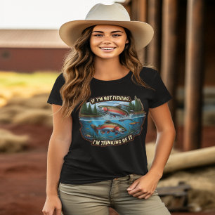 Regenbogenforelle Ein lebendiger Fisch springt vom T-Shirt