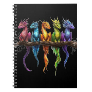 Regenbogengruppe von Baby-Drachen auf Schwarz Notizblock