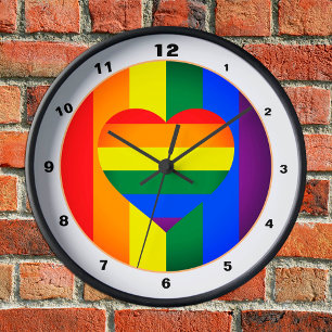 Regenbogenherz und Pride-Regenbogenflagge /LGBT-Co Runde Wanduhr