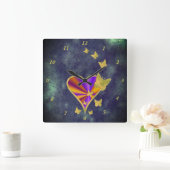 Regenbogenherz und Schmetterling Quadratische Wanduhr (Zuhause)