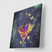 Regenbogenherz und Schmetterling Quadratische Wanduhr (Winkel)