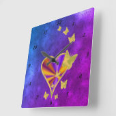 Regenbogenherz und Schmetterling Quadratische Wanduhr (Winkel)