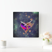 Regenbogenherz und Schmetterling Quadratische Wanduhr (Zuhause)