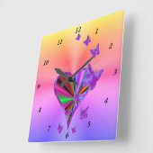 Regenbogenherz und Schmetterling Quadratische Wanduhr (Winkel)