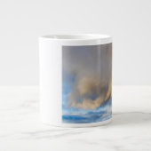Regenbogenrebellion Jumbo-Tasse (Vorderseite)