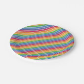Regenbogenstreifen Muster Pappteller (Schrägansicht)