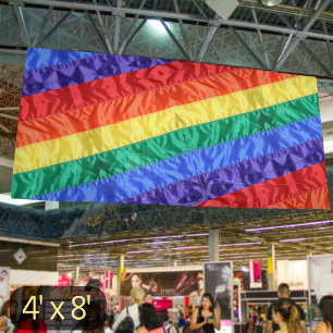 Regenbogenstreifen unter der Regenbogenflagge Gay Banner