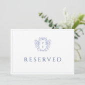 Regency Blue Monogram Wappen Reserviert Table Card Programm (Stehend Vorderseite)